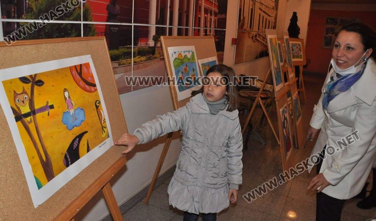 Изложба, концерт и театър за лечението на малкия Георги