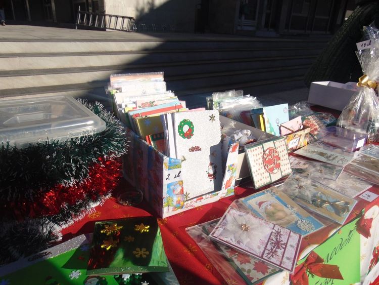 Коледен базар в Девин събра над 850 лева за подпомагане на болните в МБАЛ