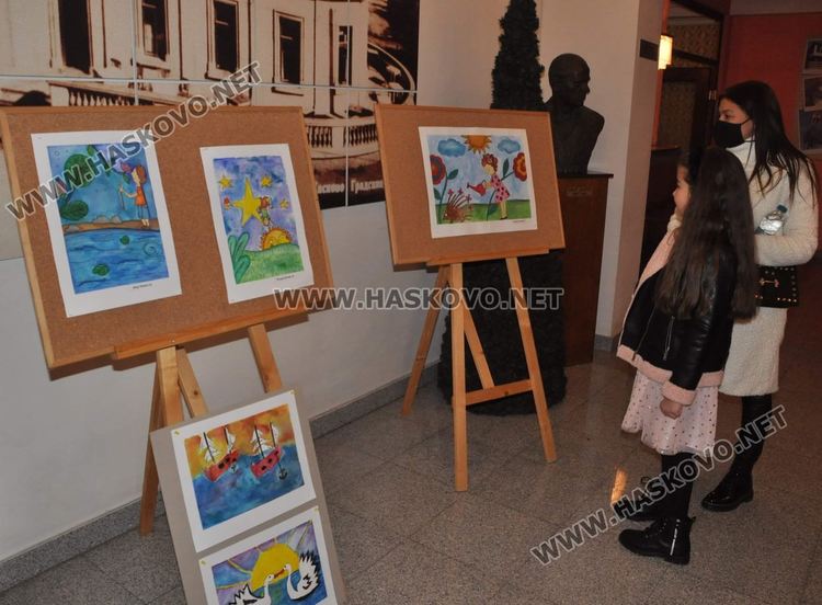 Изложба, концерт и театър за лечението на малкия Георги