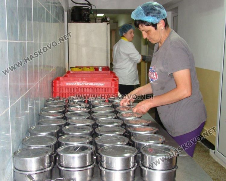 Топъл обяд за 120 души ще осигури община Перник