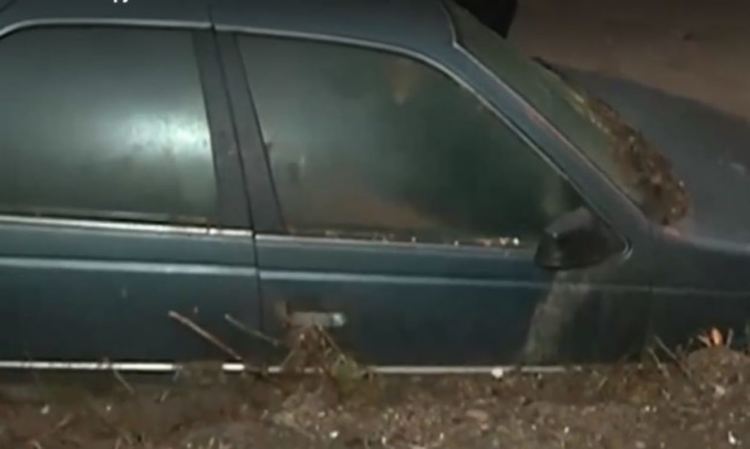 Война по пернишки: Мъж затрупа с камъни и пръст колата на комшия