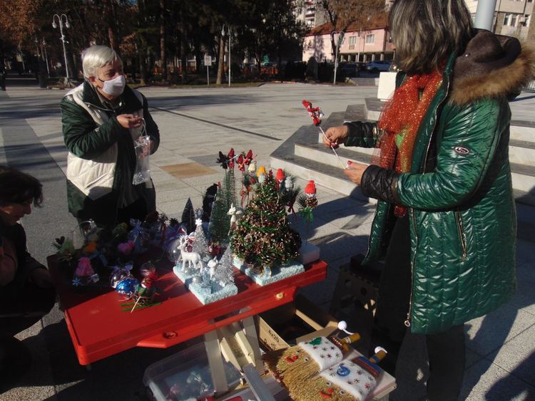 Коледен базар в Девин събра над 850 лева за подпомагане на болните в МБАЛ