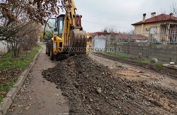 Полагат трошен камък по улиците с нова канализация в „Болярово“ 