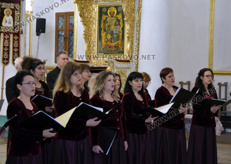 Хор „Родна песен“ записа коледни музикални честитки под диригентсвото на Мартин Антонов