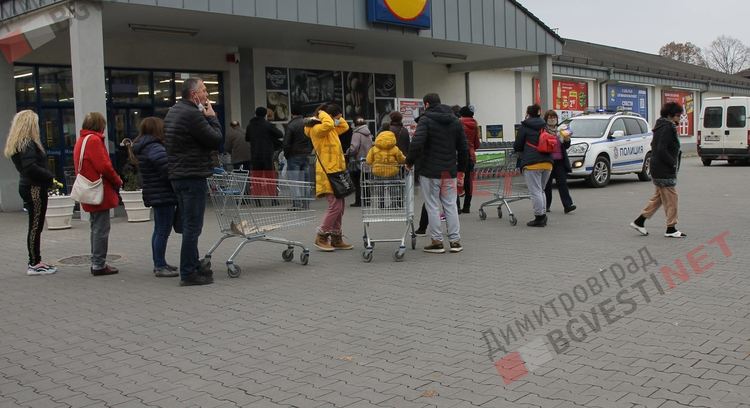 Масови проверки в търговските обекти и пазари започнаха в Димитровград - спазват ли се правилата?