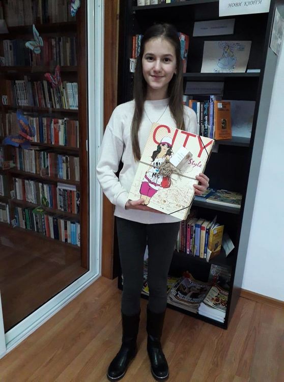 Неделински деца твориха коледни картички в надпревара за конкурс