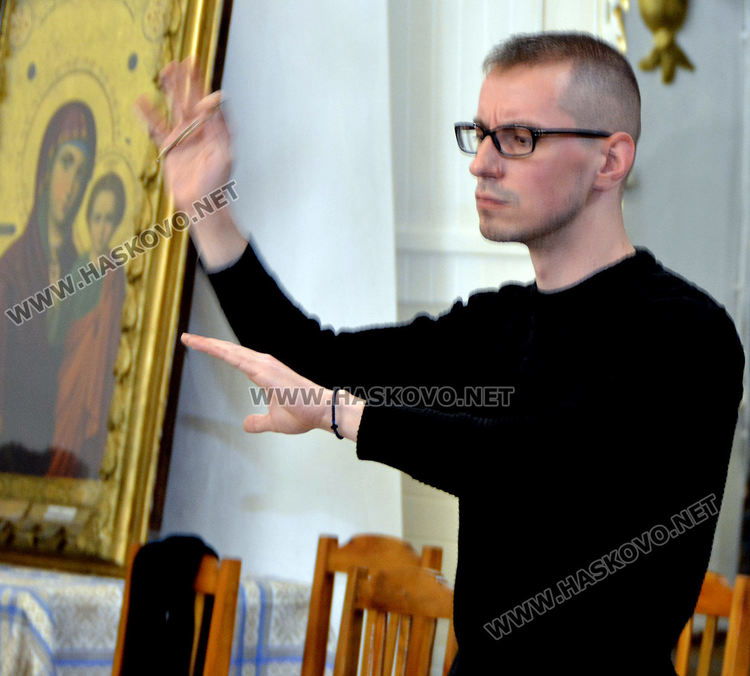 Хор „Родна песен“ записа коледни музикални честитки под диригентсвото на Мартин Антонов