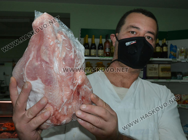 Пуйки по 20 килограма на пазара за Коледа