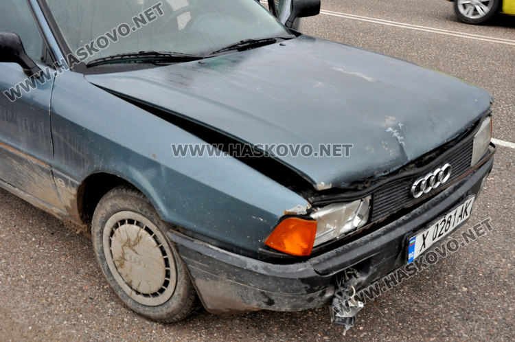 Хасковлия удари с ретро Ауди бус на турски гастербайтер