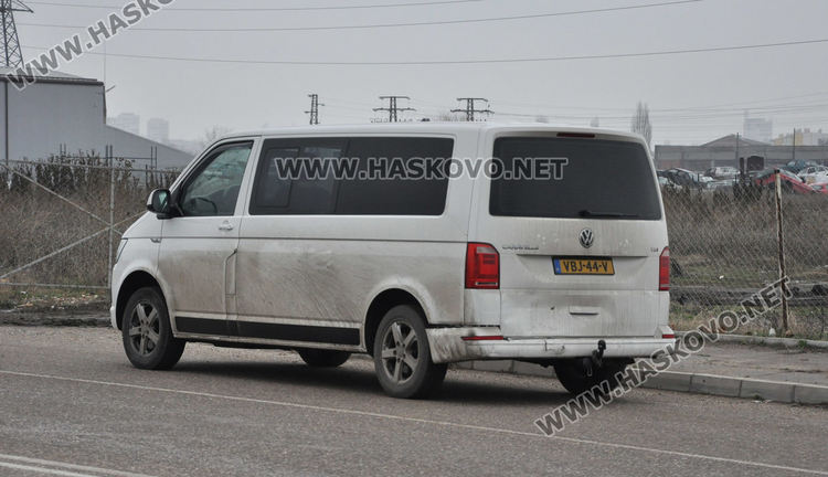 Хасковлия удари с ретро Ауди бус на турски гастербайтер