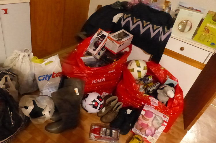  Петя Михалевска пак донесе коледни подаръци в Смолян, този път за 100 деца