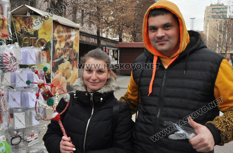 Над 20 занаятчии изнесоха продукцията си в Коледен базар в Хасково