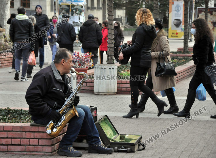 Над 20 занаятчии изнесоха продукцията си в Коледен базар в Хасково
