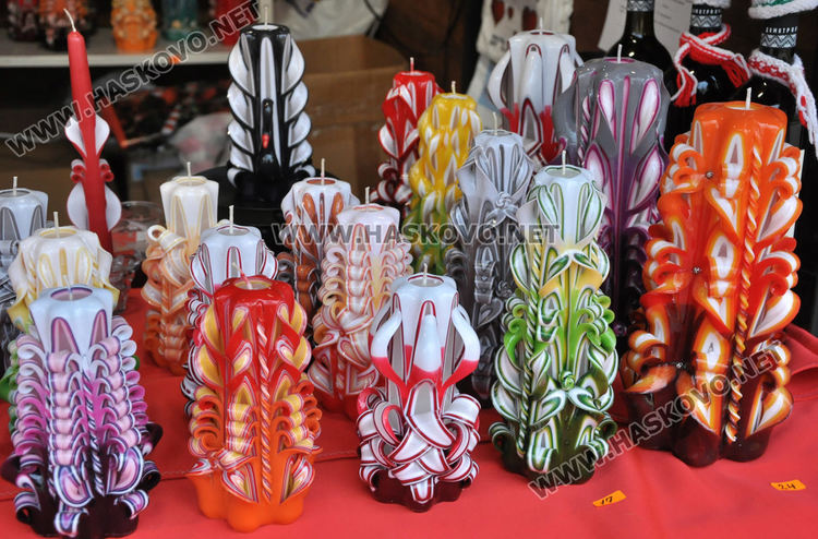 Над 20 занаятчии изнесоха продукцията си в Коледен базар в Хасково