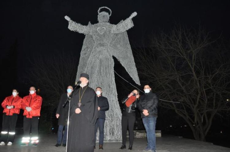 Пред стотици кърджалийци грейнаха светлините на Ангела на Кърджали