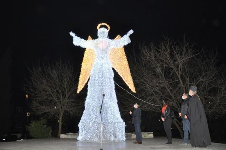 Пред стотици кърджалийци грейнаха светлините на Ангела на Кърджали