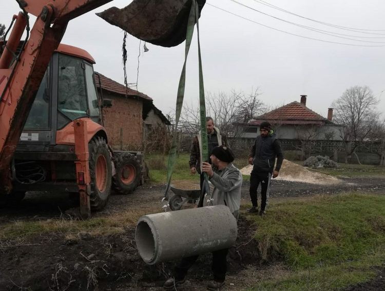 Ремонтираха канавки в село Градина
