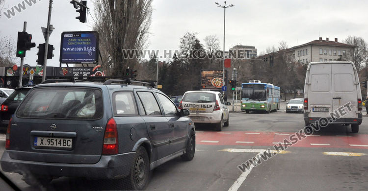 Предпразнично задръстване от коли в Хасково