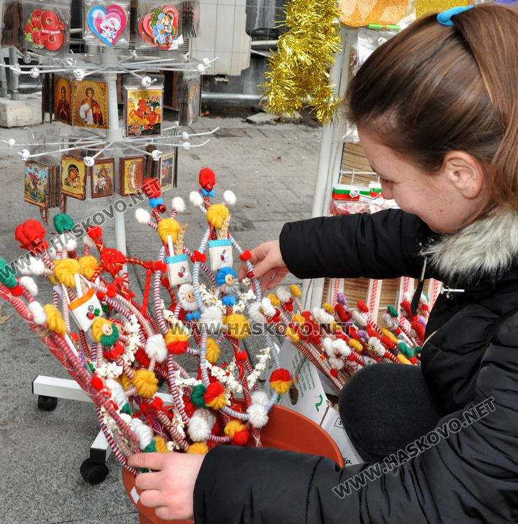 Над 20 занаятчии изнесоха продукцията си в Коледен базар в Хасково
