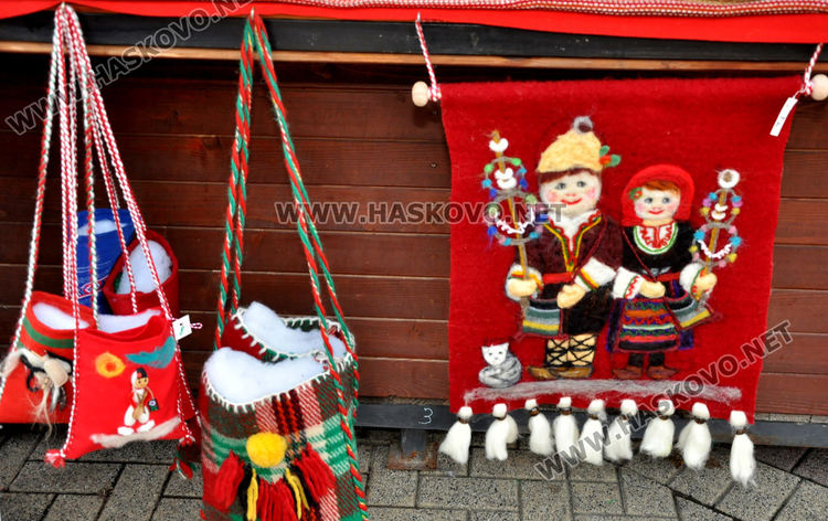 Над 20 занаятчии изнесоха продукцията си в Коледен базар в Хасково