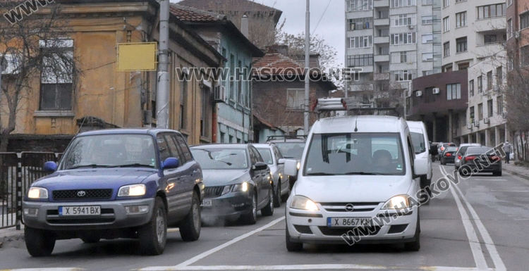 Предпразнично задръстване от коли в Хасково