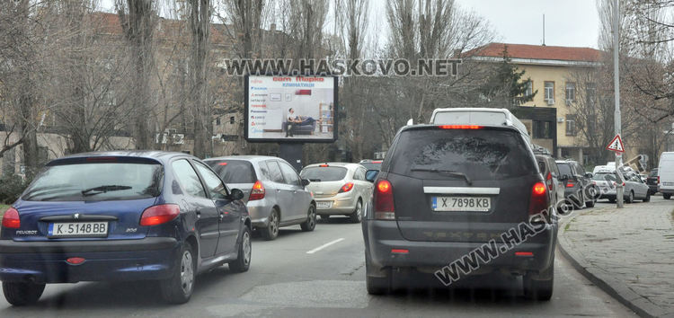 Предпразнично задръстване от коли в Хасково