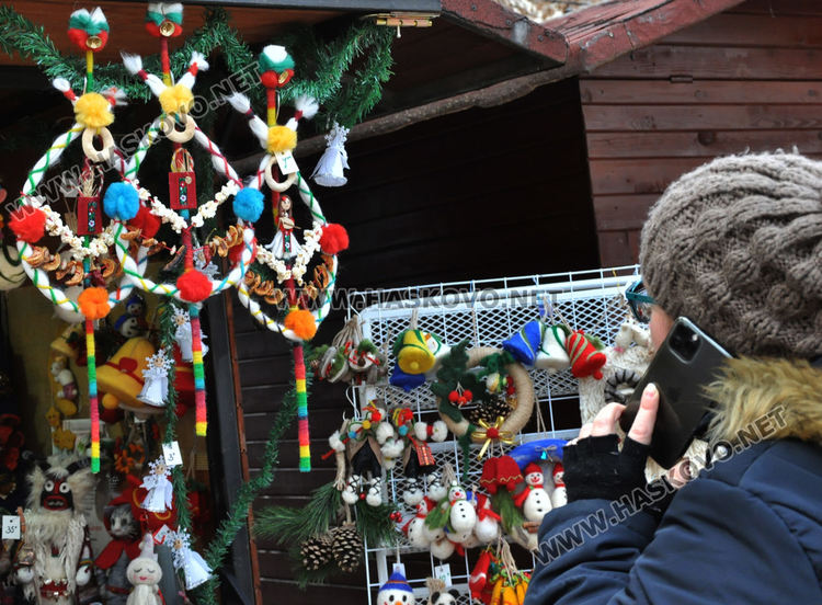 Над 20 занаятчии изнесоха продукцията си в Коледен базар в Хасково