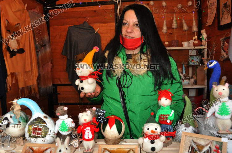 Над 20 занаятчии изнесоха продукцията си в Коледен базар в Хасково