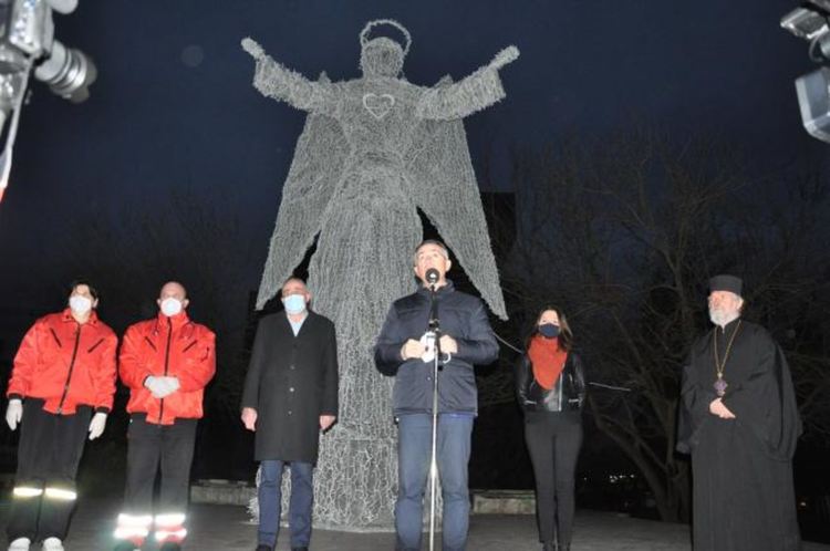 Пред стотици кърджалийци грейнаха светлините на Ангела на Кърджали