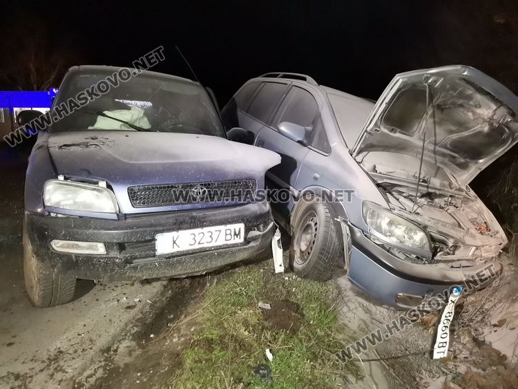 Двама души пострадаха при катастрофа до Птицекомбината