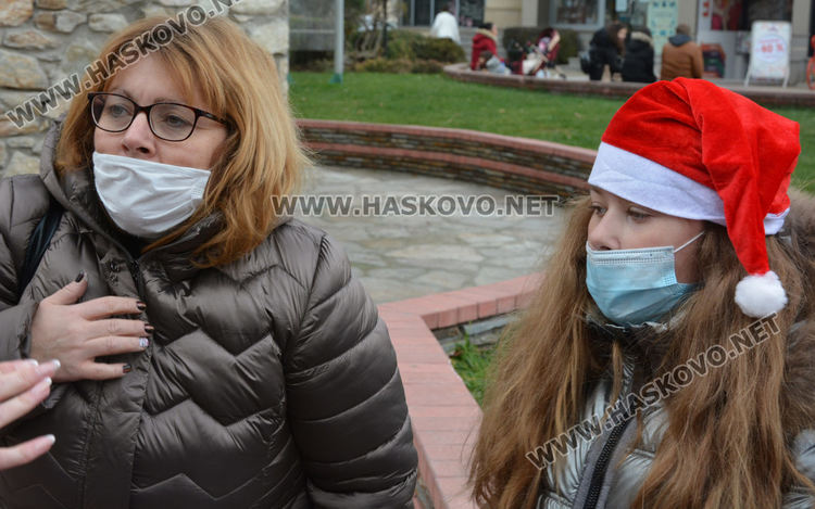 Благотворителен коледен базар в Центъра на Хасково за Гого