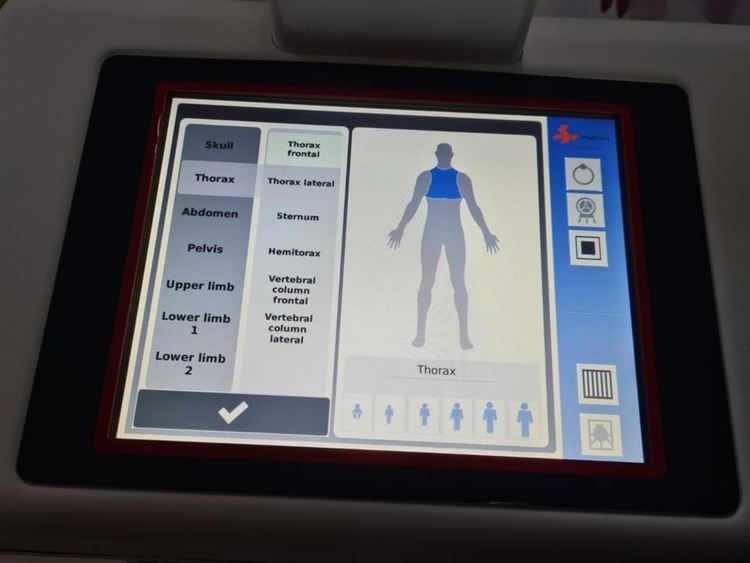 Подготвят ваксинационния кабинет в МБАЛ-Хасково. Доставиха нови рентгенови апарати