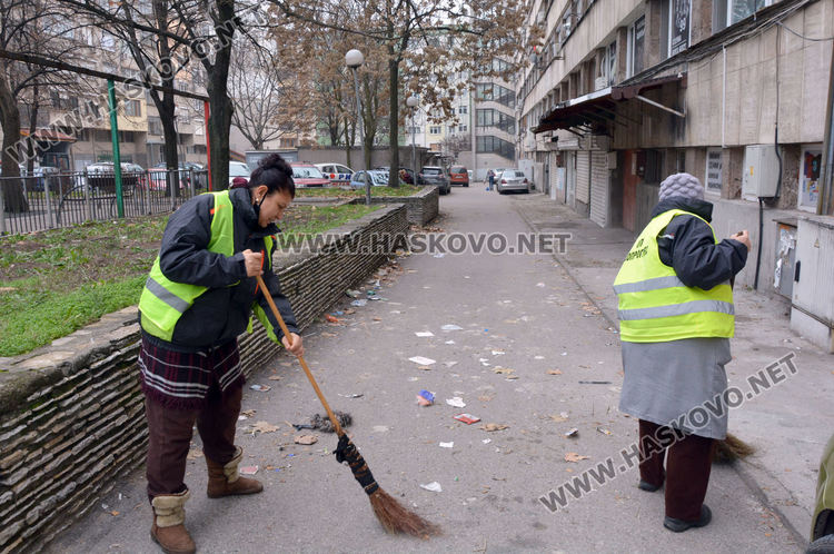 Хасковлийка се жалва за изхвърляне на боклуци от блок на „Раковски“