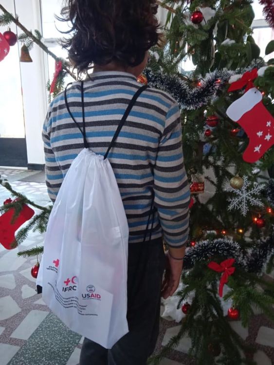 Раздадоха образователни комплекти на деца в риск в Бенковски