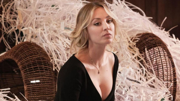 Кейли Куоко отново ще бъде стюардеса