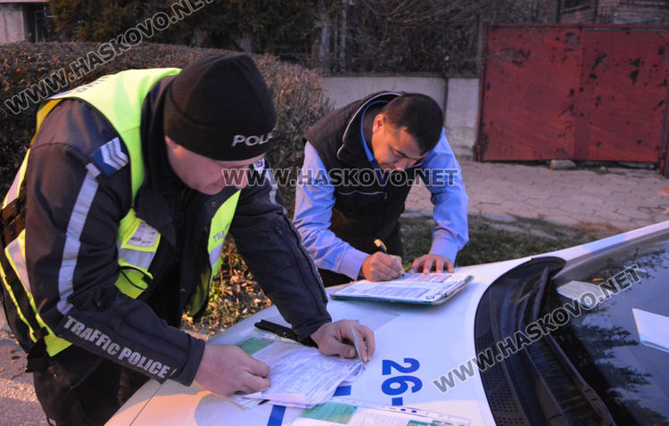 Автобус блъсна Опел на бул. „Васил Левски“ в Хасково