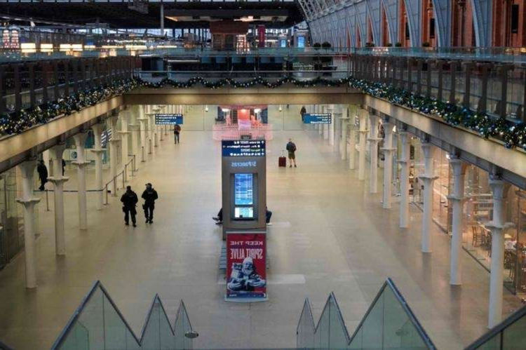 Гражданите на ЕС могат да влизат във Франция от Великобритания с отрицателен тест 