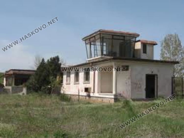 Самолетно хале на летище „Узунджово“ става приют за кучета