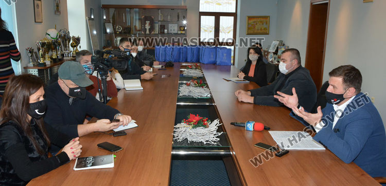 Правят закрит плувен басейн в Хасково за около 1 млн. лева
