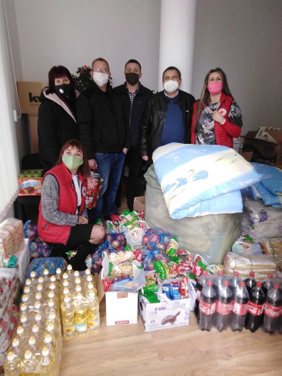 Общинските съветници от ГЕРБ в Крумовград дариха продукти на 20 семейства в нужда