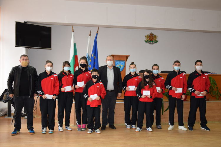 Кметът на Ардино награди талантливите тенисисти на СКТМ „Юнак 2005“