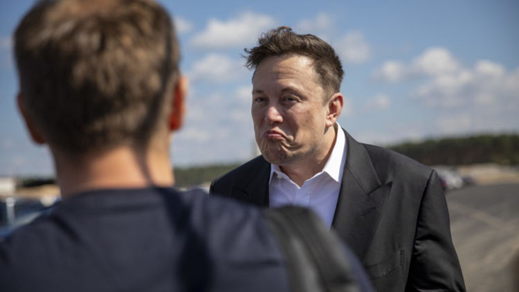 На кого Илън Мъск не успя да продаде Tesla