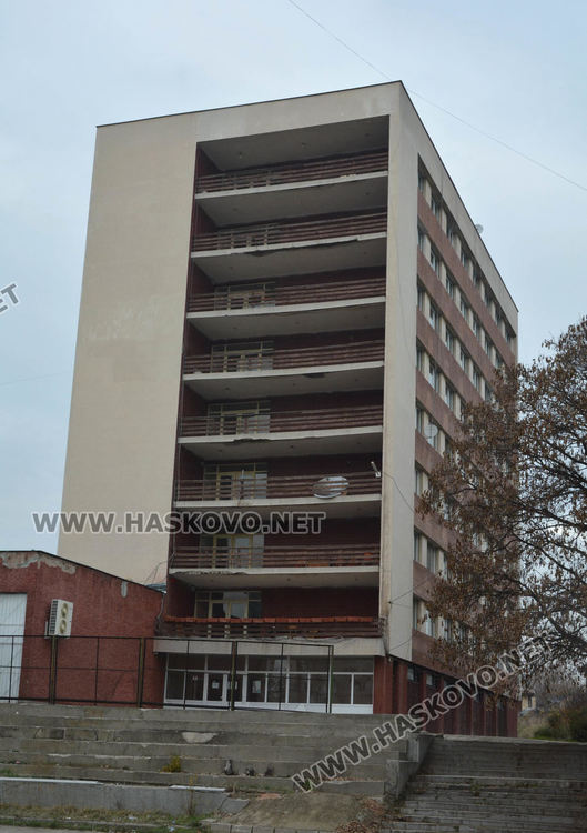 Отпуснаха 550 000 лева за ремонт на общежитието на Езиковата гимназия