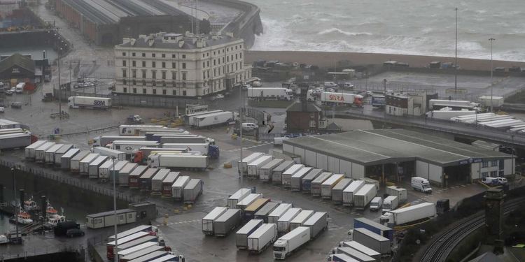 Подновява се трафикът за Европа през британското пристанище Дувър