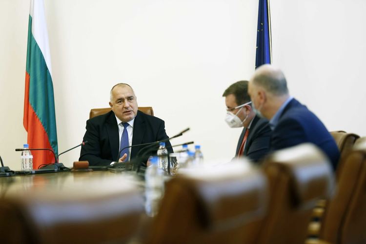 Противоепидемичните мерки дават резултат и вече няма области в червената зона