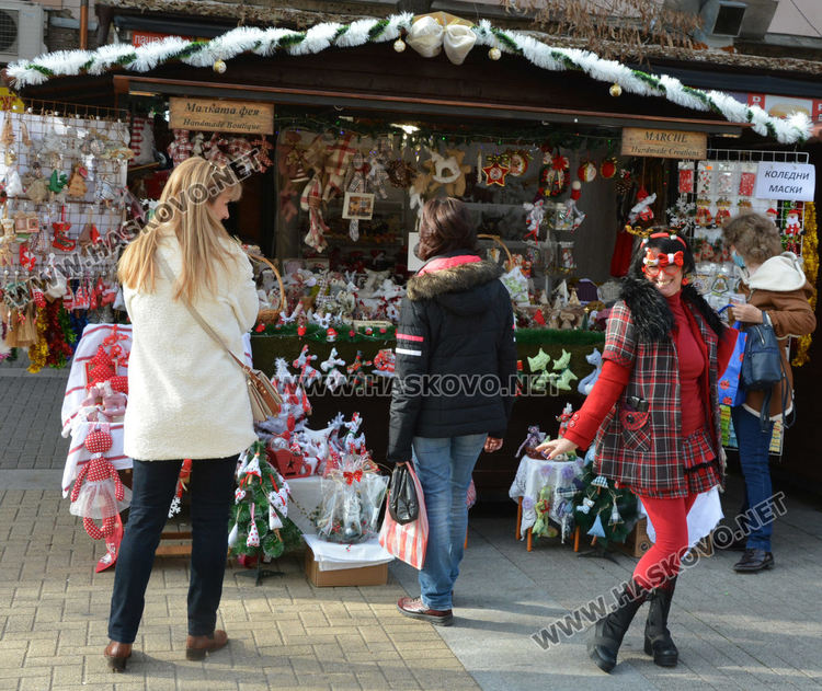 Оживление в центъра на Хасково през слънчевия 24-ти декември