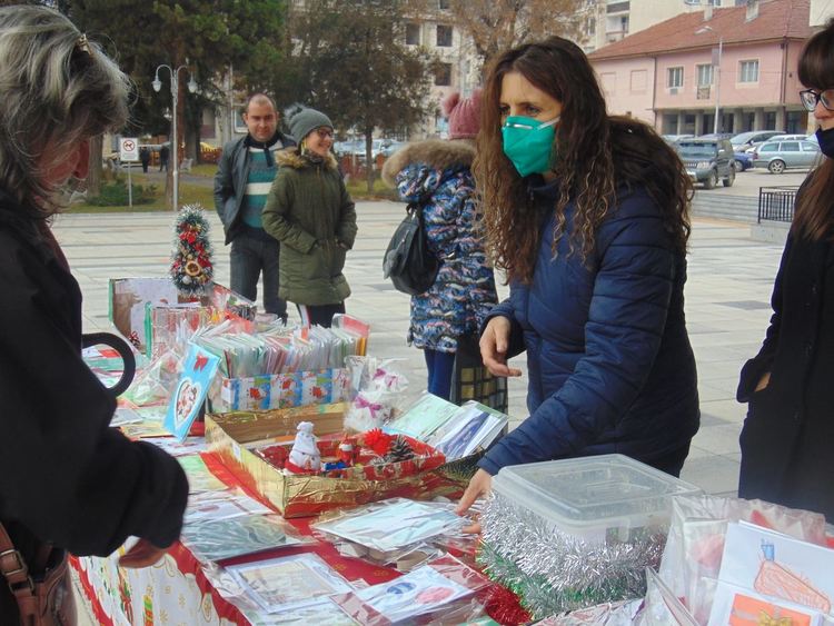 Над 600 лева събра Коледният базар, организиран от ДГ "Изворче" в Девин