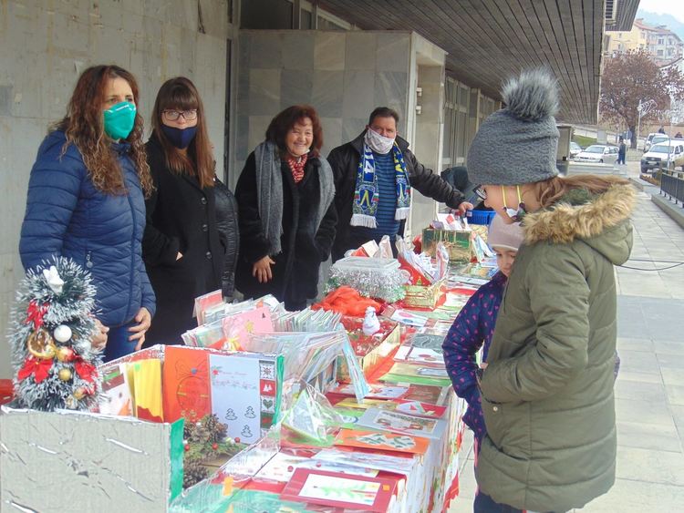 Над 600 лева събра Коледният базар, организиран от ДГ "Изворче" в Девин