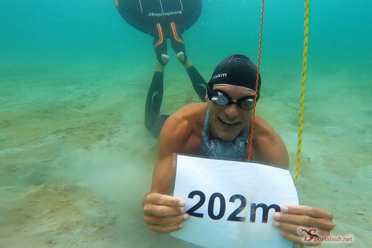 Стиг Северенсон преплува 202 метра под вода с едно поемане на дъх