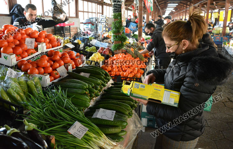 Раздвижване по пазари и магазини в Хасково за Бъдни вечер